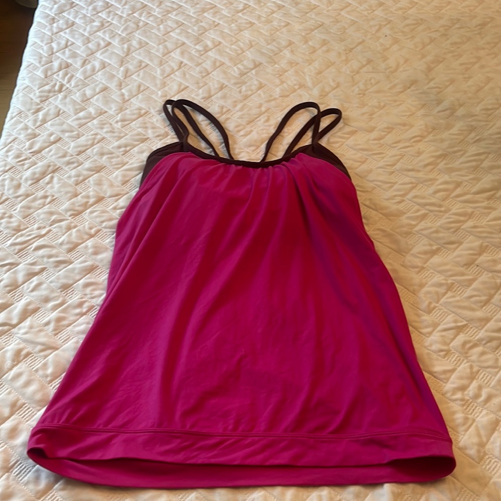Athleta women’s S tank with built in bra support EUC